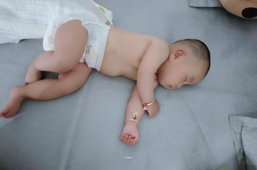 岳阳怀孕多久会显肚子